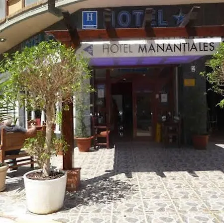 ホテル Manantiales